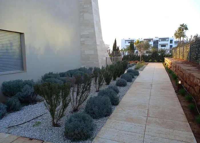 Prestige & Nature In Laguna Village 奎特里拉